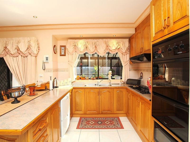 35 Sainsbury Avenue, Hillside VIC 3037