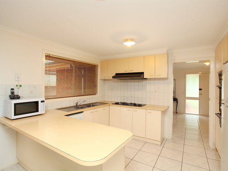 8 Yeats Drive, Delahey VIC 3037