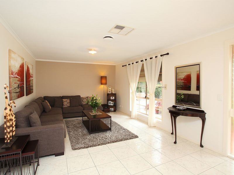 8 Yeats Drive, Delahey VIC 3037