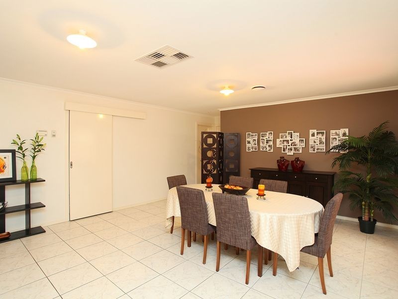 8 Yeats Drive, Delahey VIC 3037