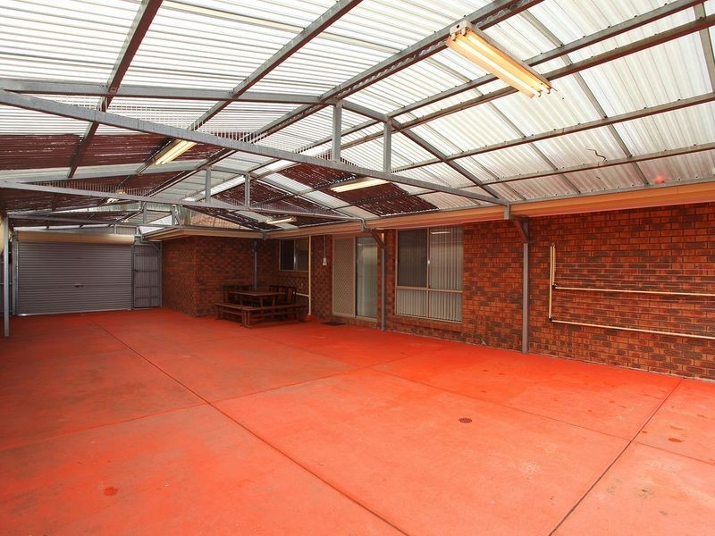 8 Yeats Drive, Delahey VIC 3037