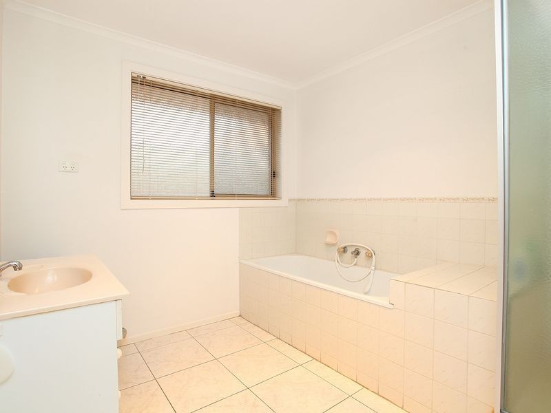 8 Yeats Drive, Delahey VIC 3037