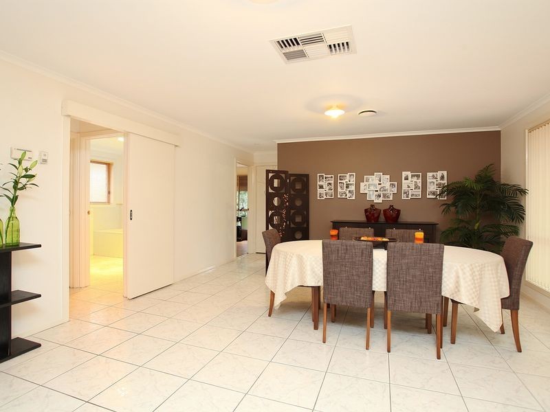 8 Yeats Drive, Delahey VIC 3037