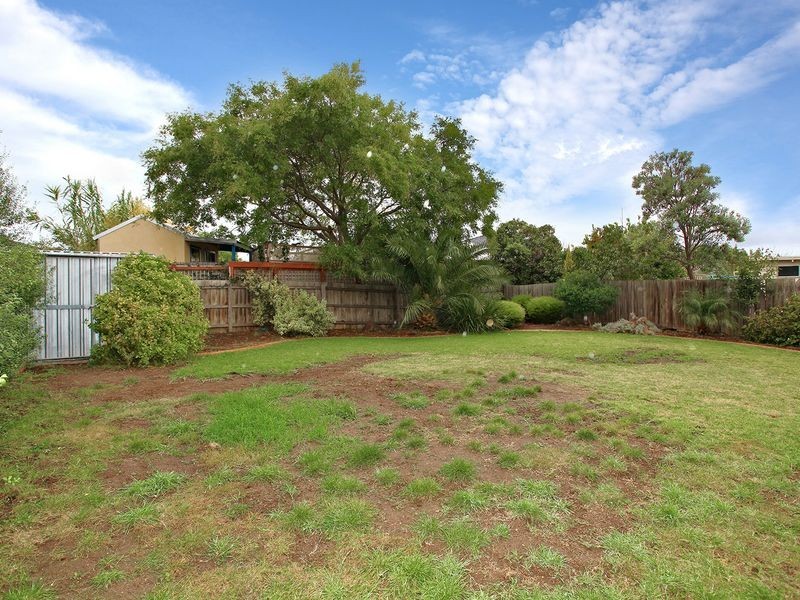 8 Yeats Drive, Delahey VIC 3037