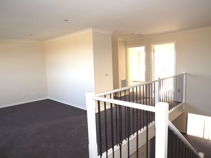 54 Cunningham Chase, Burnside Heights VIC 3023