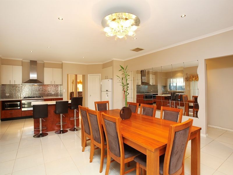 7 Hughes Place, Burnside Heights VIC 3023