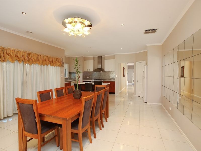 7 Hughes Place, Burnside Heights VIC 3023