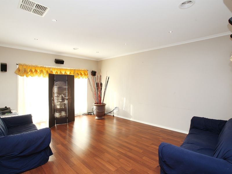 7 Hughes Place, Burnside Heights VIC 3023