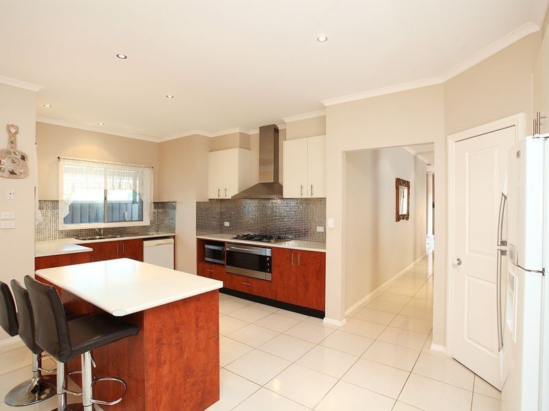 7 Hughes Place, Burnside Heights VIC 3023