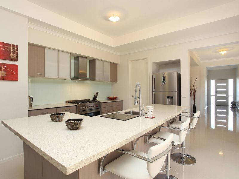 166 Tenterfield Drive, Burnside Heights VIC 3023