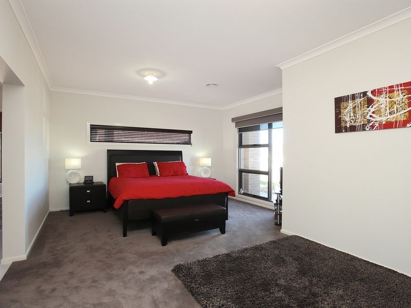 166 Tenterfield Drive, Burnside Heights VIC 3023