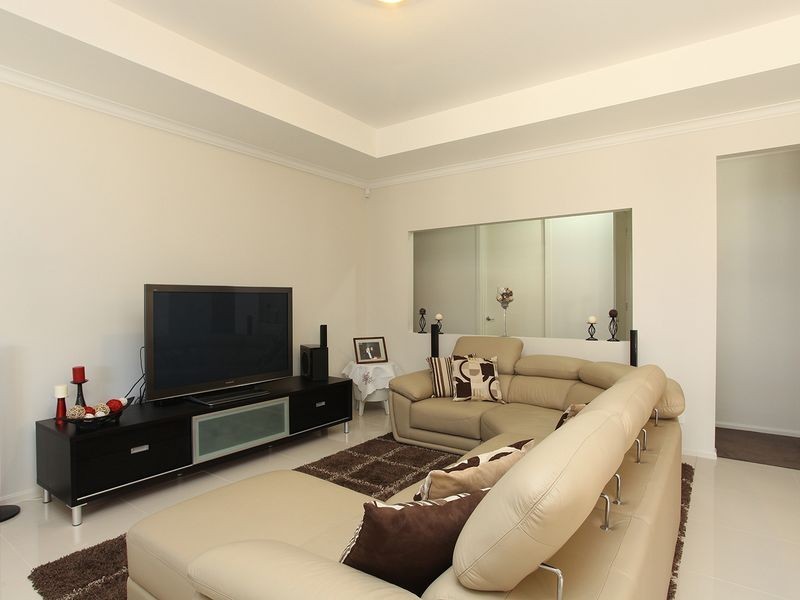 166 Tenterfield Drive, Burnside Heights VIC 3023