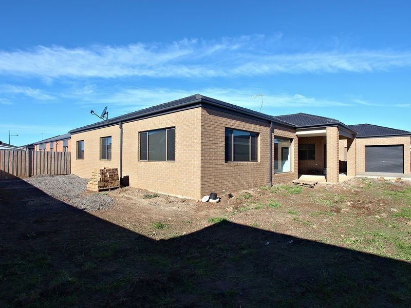 166 Tenterfield Drive, Burnside Heights VIC 3023