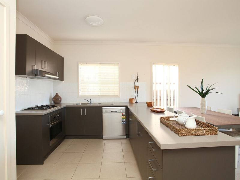 20/17 Crestmont Drive, Melton South VIC 3338