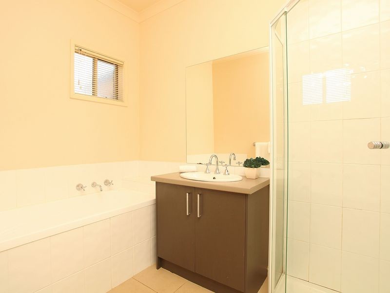 20/17 Crestmont Drive, Melton South VIC 3338