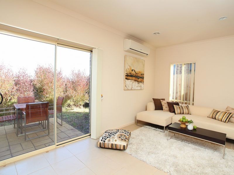 20/17 Crestmont Drive, Melton South VIC 3338