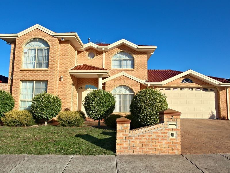9 Loddon Drive, Taylors Hill VIC 3037