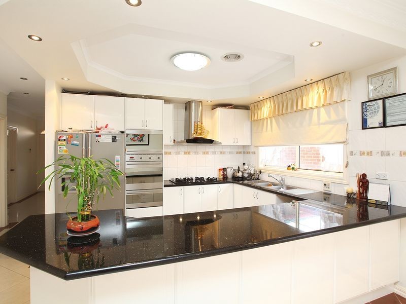 9 Loddon Drive, Taylors Hill VIC 3037