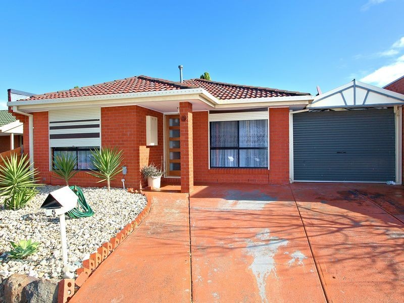 5 Basalt Court, Delahey VIC 3037