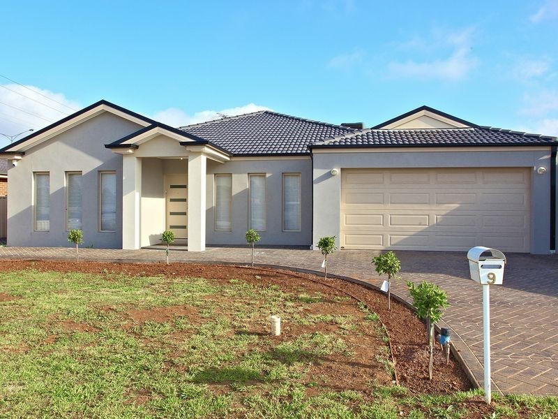 9 Benmore Court, Taylors Hill VIC 3037