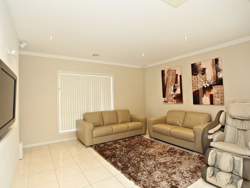 9 Benmore Court, Taylors Hill VIC 3037