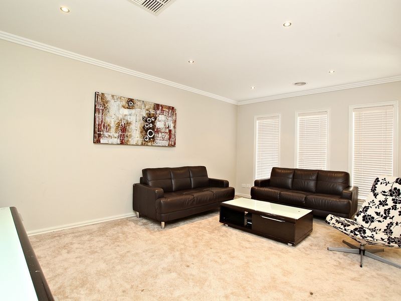 9 Benmore Court, Taylors Hill VIC 3037