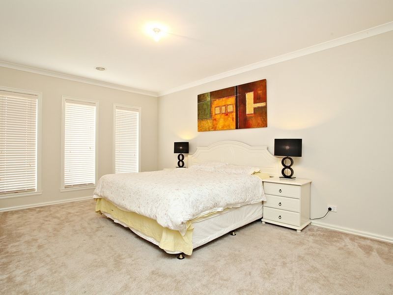 9 Benmore Court, Taylors Hill VIC 3037