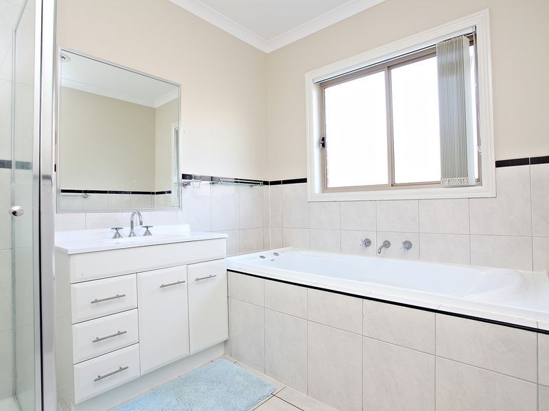 9 Benmore Court, Taylors Hill VIC 3037