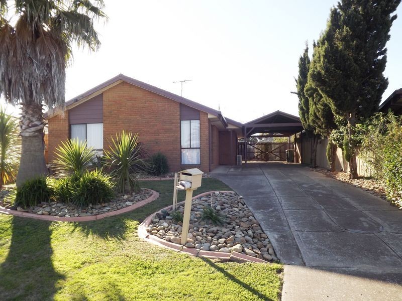 8 Kingfisher Court, Kings Park VIC 3021