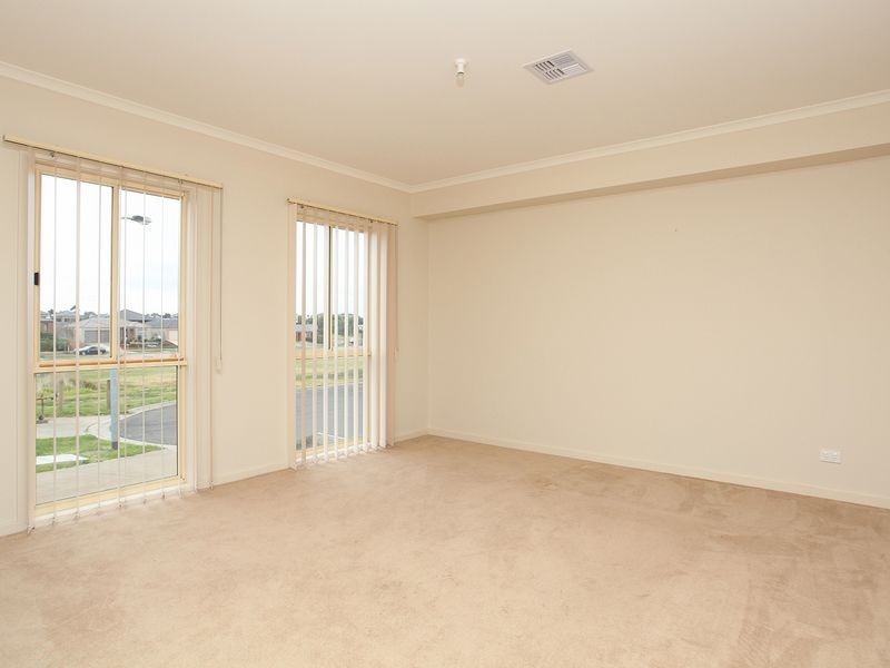 1 Kim Lane, Melton West VIC 3337