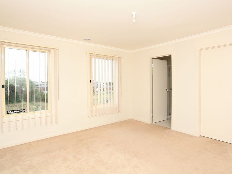 1 Kim Lane, Melton West VIC 3337