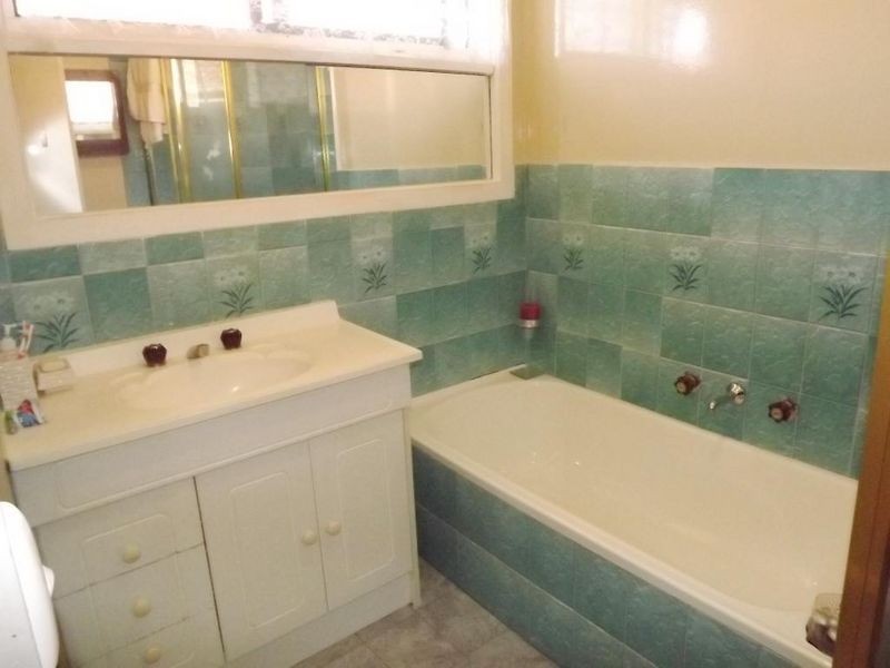 132 Kings Road, St Albans VIC 3021