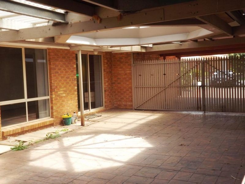 18 Kalyna Court, Delahey VIC 3037