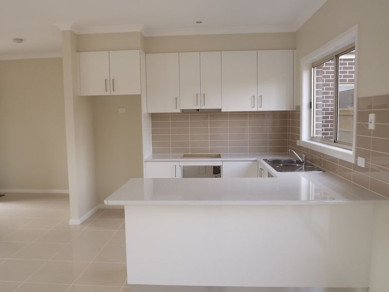 1/367 Taylors Road, Kings Park VIC 3021