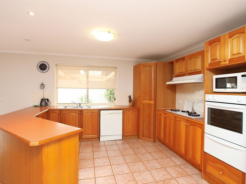 34 Roadhouse Wynd, Sydenham VIC 3037