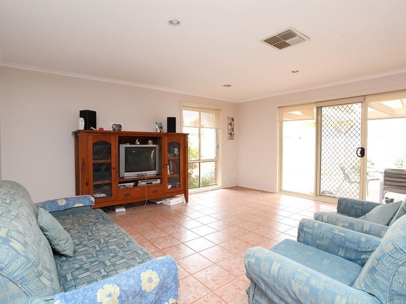 34 Roadhouse Wynd, Sydenham VIC 3037