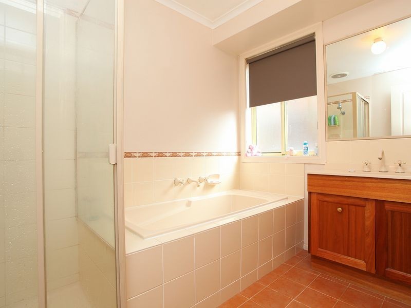 34 Roadhouse Wynd, Sydenham VIC 3037