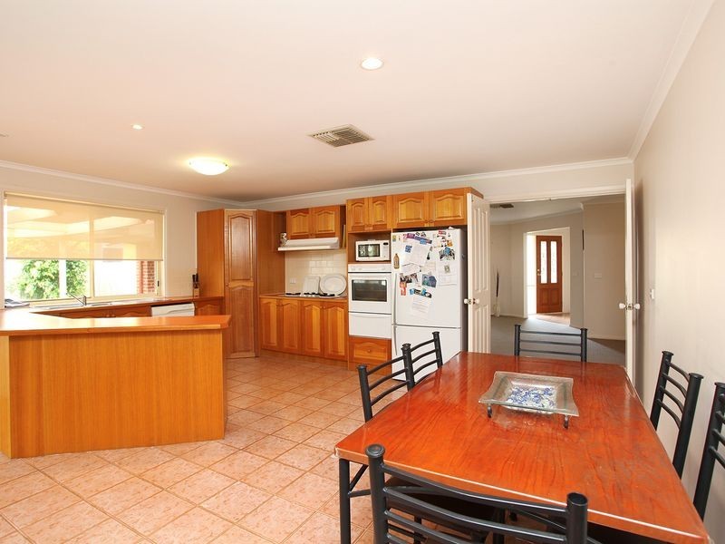 34 Roadhouse Wynd, Sydenham VIC 3037