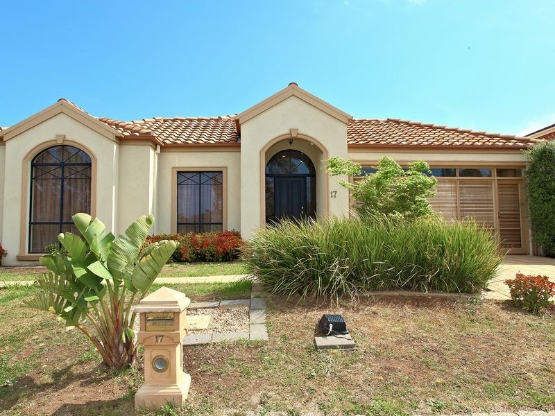 17 Watervale Blvd, Taylors Hill VIC 3037