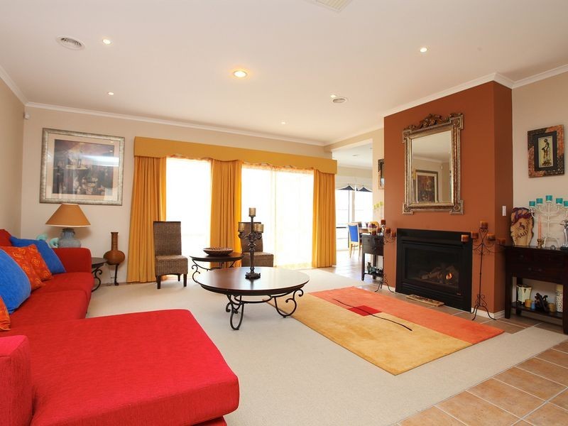 17 Watervale Blvd, Taylors Hill VIC 3037