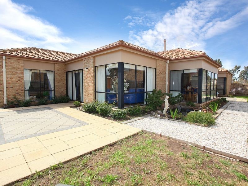 17 Watervale Blvd, Taylors Hill VIC 3037