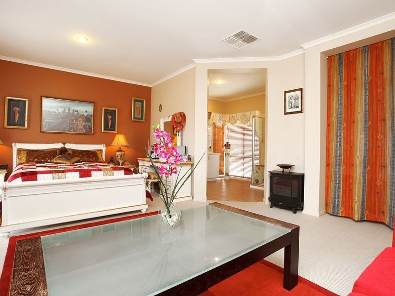 17 Watervale Blvd, Taylors Hill VIC 3037
