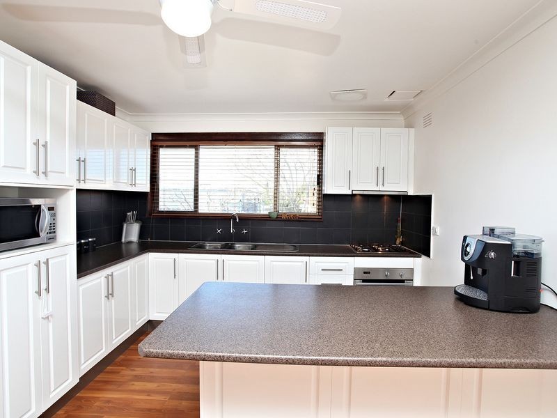 30 Kings Road, St Albans VIC 3021