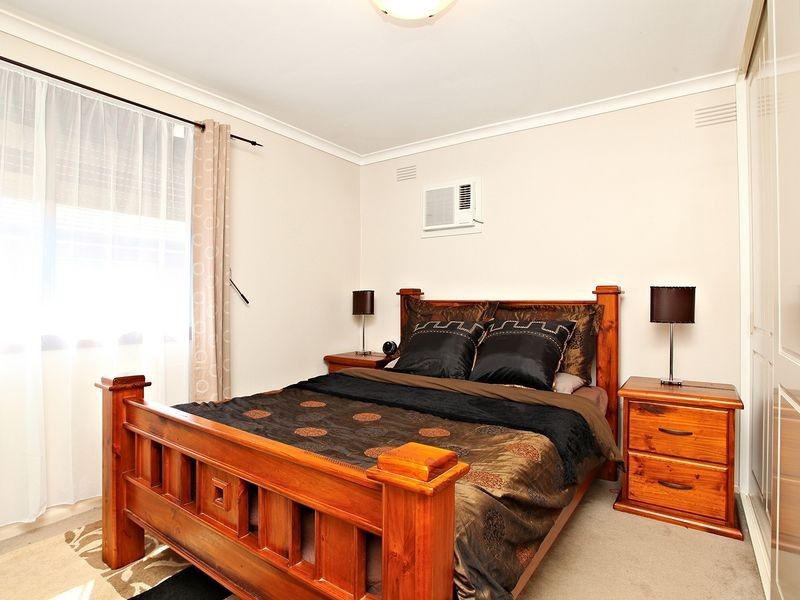 30 Kings Road, St Albans VIC 3021