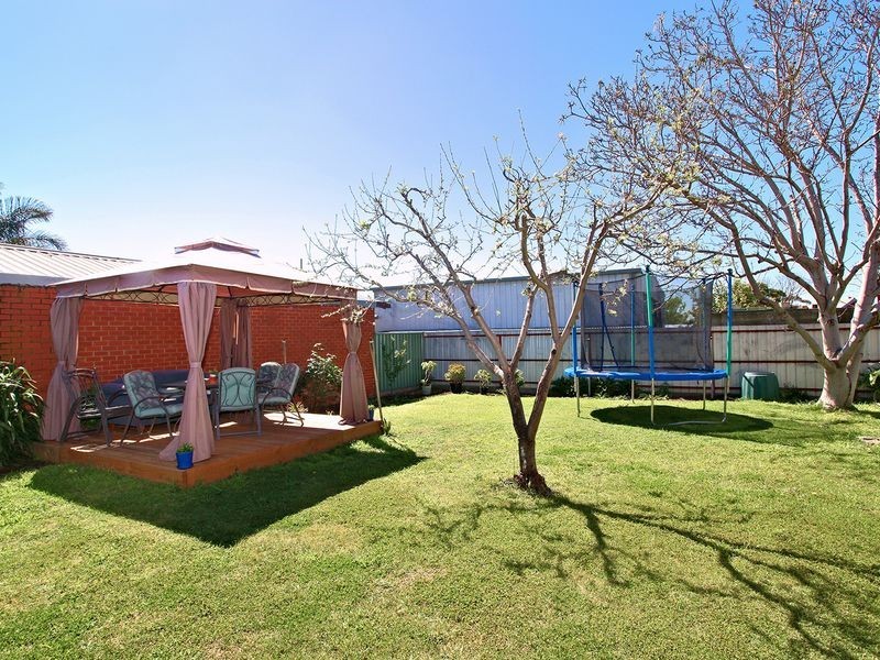 30 Kings Road, St Albans VIC 3021