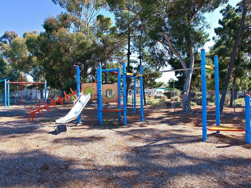 30 Kings Road, St Albans VIC 3021