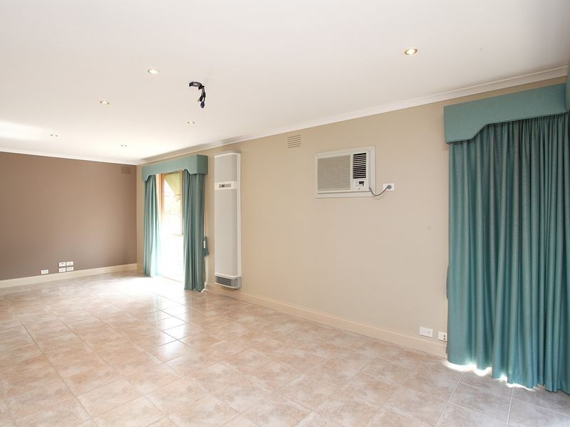 15 Durban Court, Keilor Downs VIC 3038