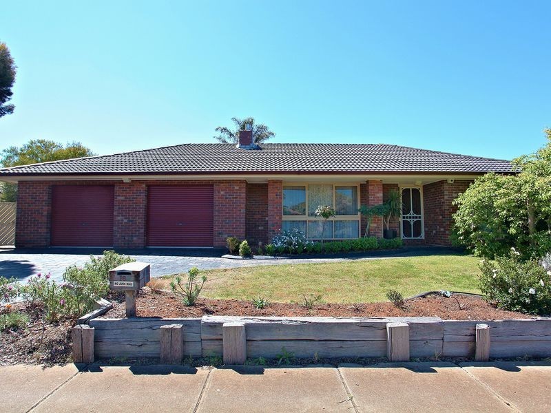 16 Crestmont Drive, Melton South VIC 3338