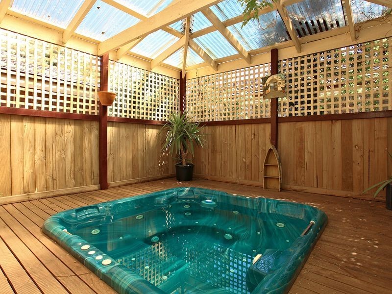 16 Crestmont Drive, Melton South VIC 3338