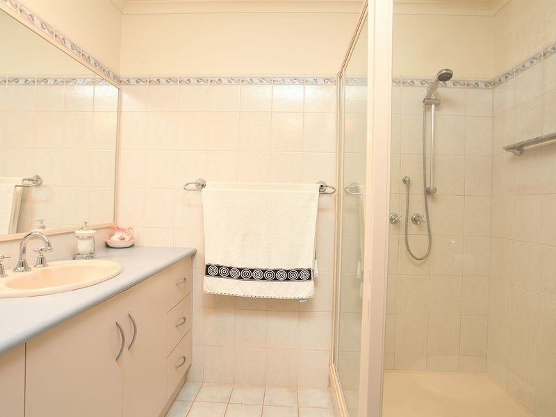 16 Crestmont Drive, Melton South VIC 3338